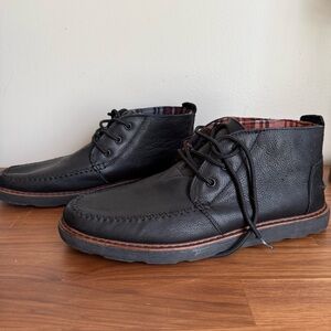 Like New TOMS Chukka Leather Boot Black Full Grain Pebble Leather 12 US